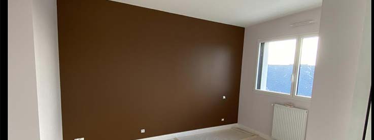 Peinture mur et revêtement sol dans chambre